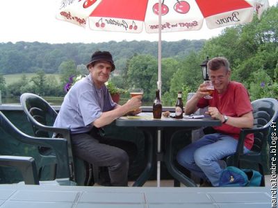 Jacques et françois apprécie le repos bien mérité